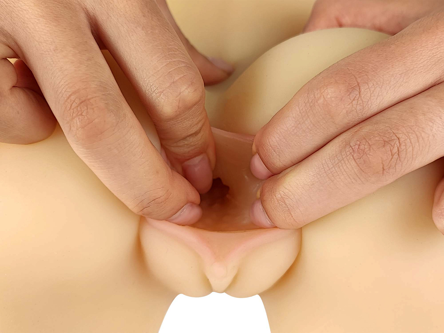 Реалистичный мастурбатор-попка Devi с вагинальным и анальным отверстиями